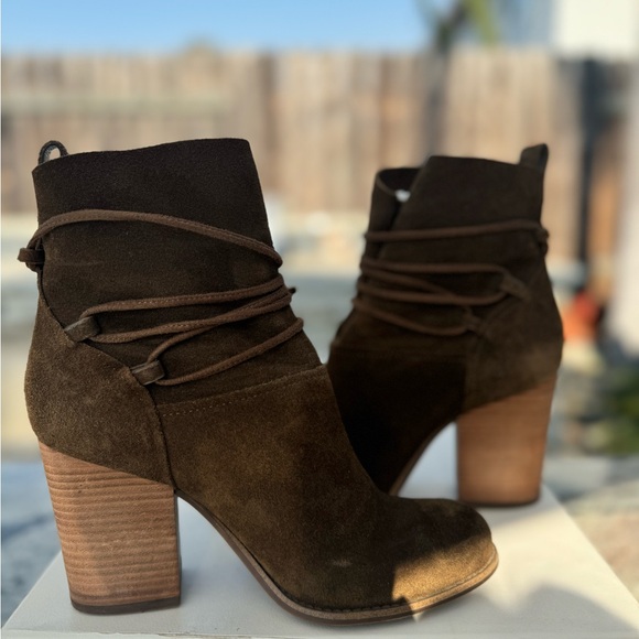 Jessica Simpson tie-up split suede ankle boots! Size 8! - Picture 6 of 7